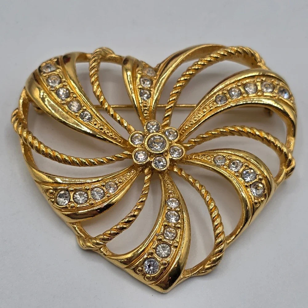 Avon Vintage Gold Tone Heart Pinwheel Brooch Rhinestone Sunburst Pin Signed